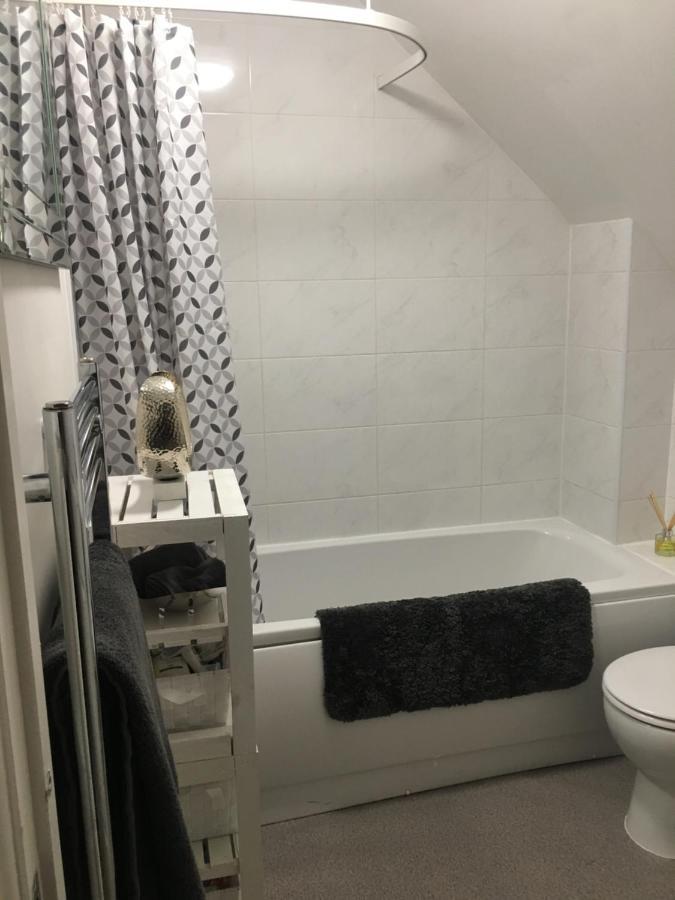 Comfortable Rooms With Live In Host, Walking Distance To The High St & More Glastonbury Exterior photo